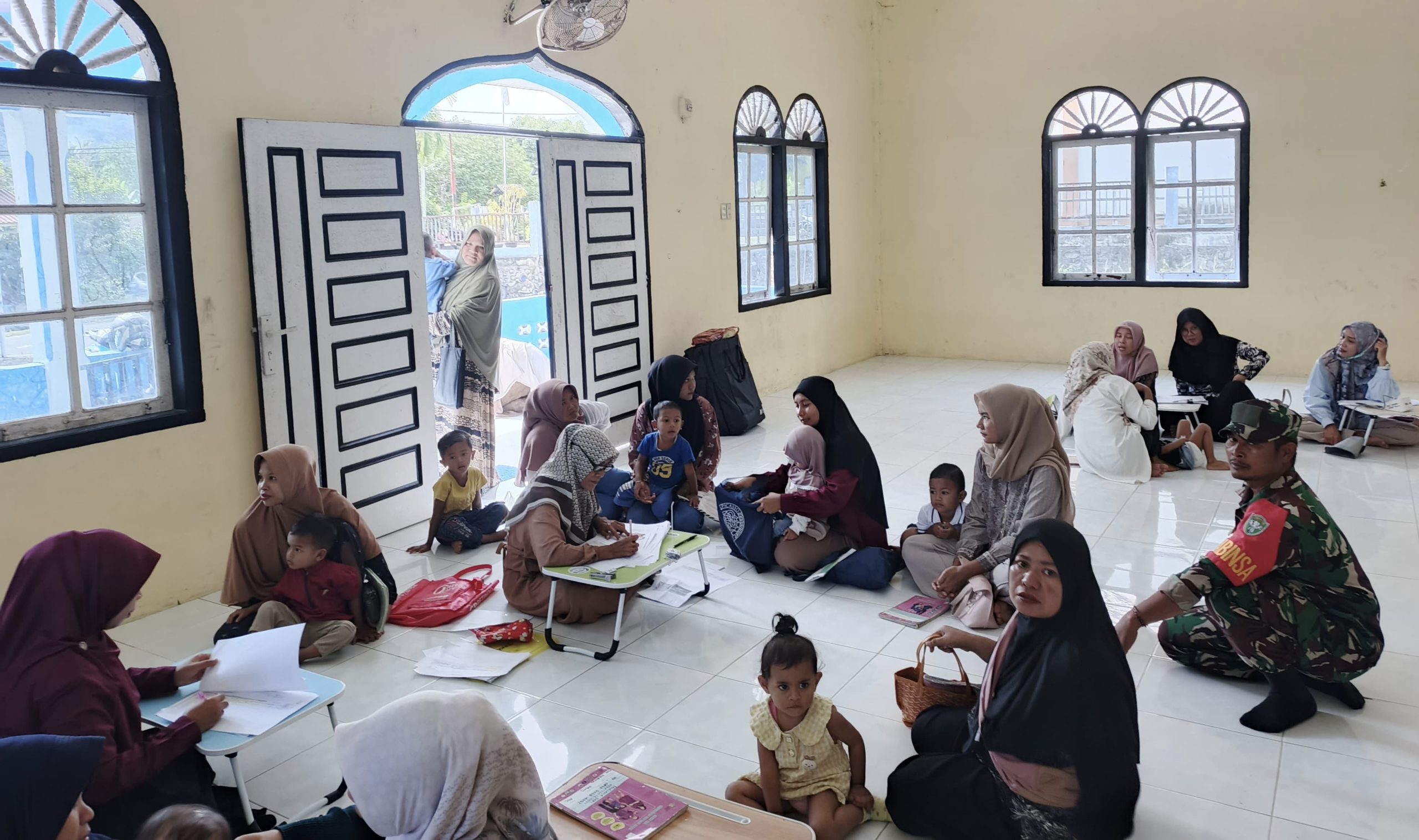 Babinsa Koramil 02/Sukakarya Monitoring Posyandu Balita di Gampong Paya Seunara