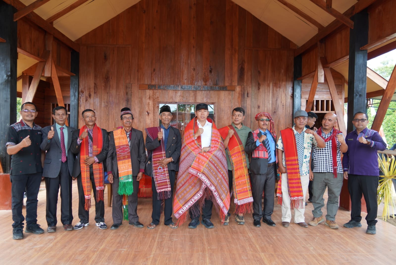 ‎Bupati Taput Resmikan Pusat Adat Simardangiang, Perkuat Identitas dan Hilirisasi Kemenyan ‎