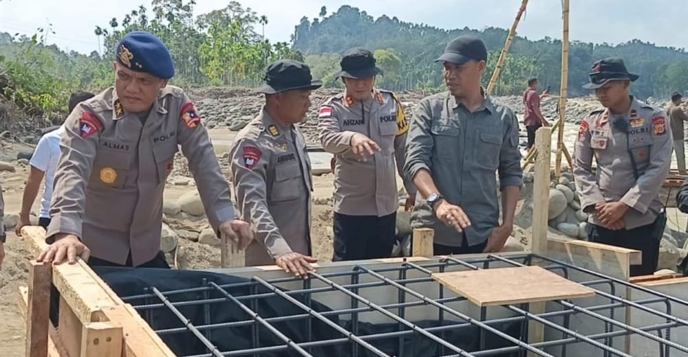 Gerak Cepat! Wakil Bupati Aceh Utara dan Irjen Pol Almas Widodo Pantau Langsung Titik Jembatan Darurat di Kecamatan Sawang
