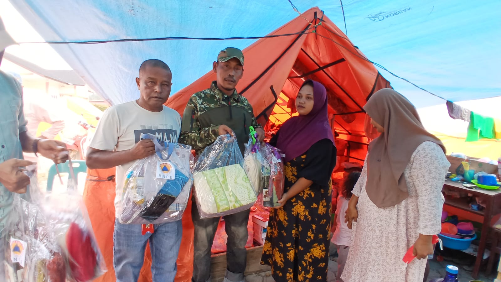Warga Pengungsi di SMAN 2 Langkahan Sampaikan Terima Kasih kepada Bapak Presiden Prabowo Subianto, Kodam Iskandar Muda, Korem 011/Lilawangsa, dan AOCC