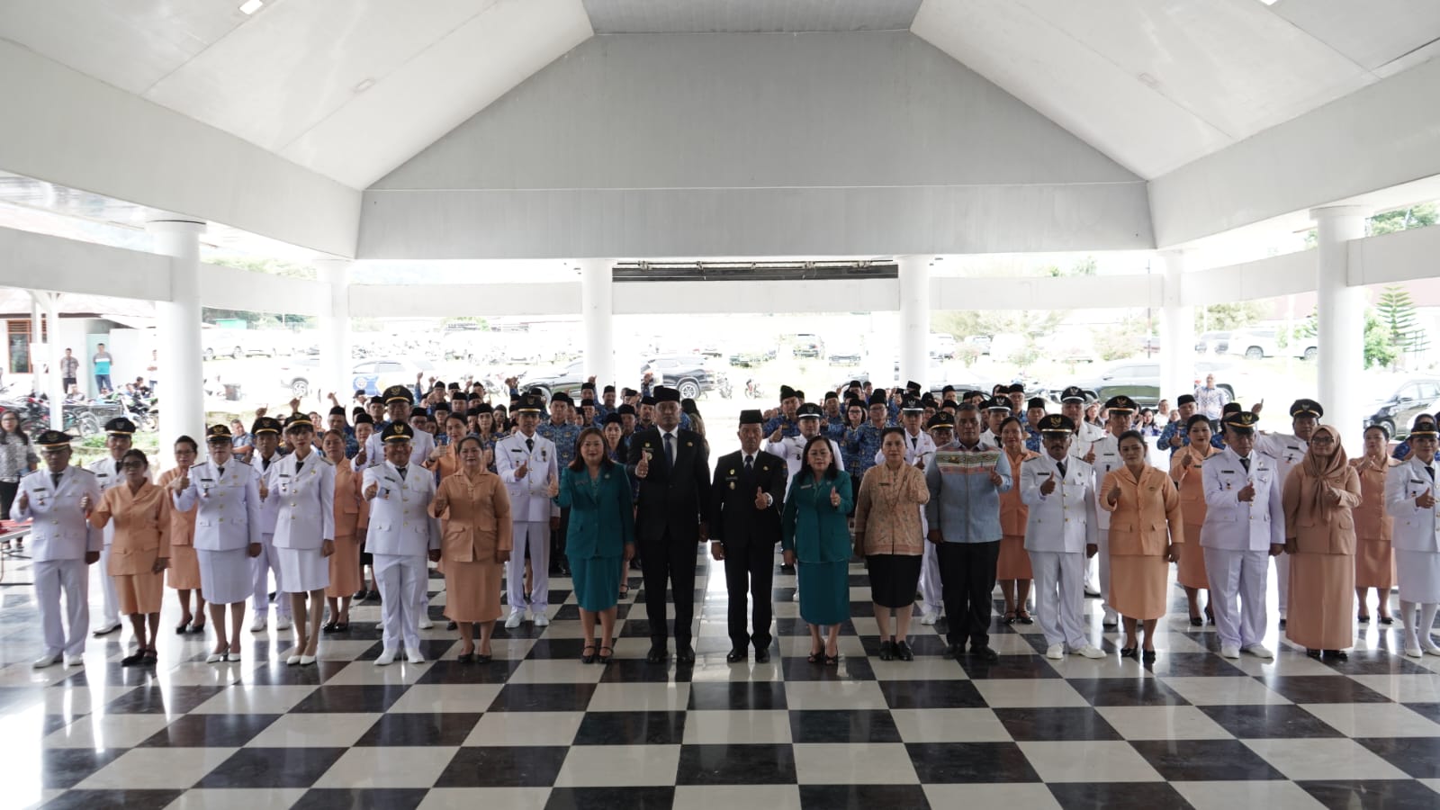 Bupati Toba Lantik 98 Pejabat Administrator, Pejabat Pengawas dan Pejabat Fungsional
