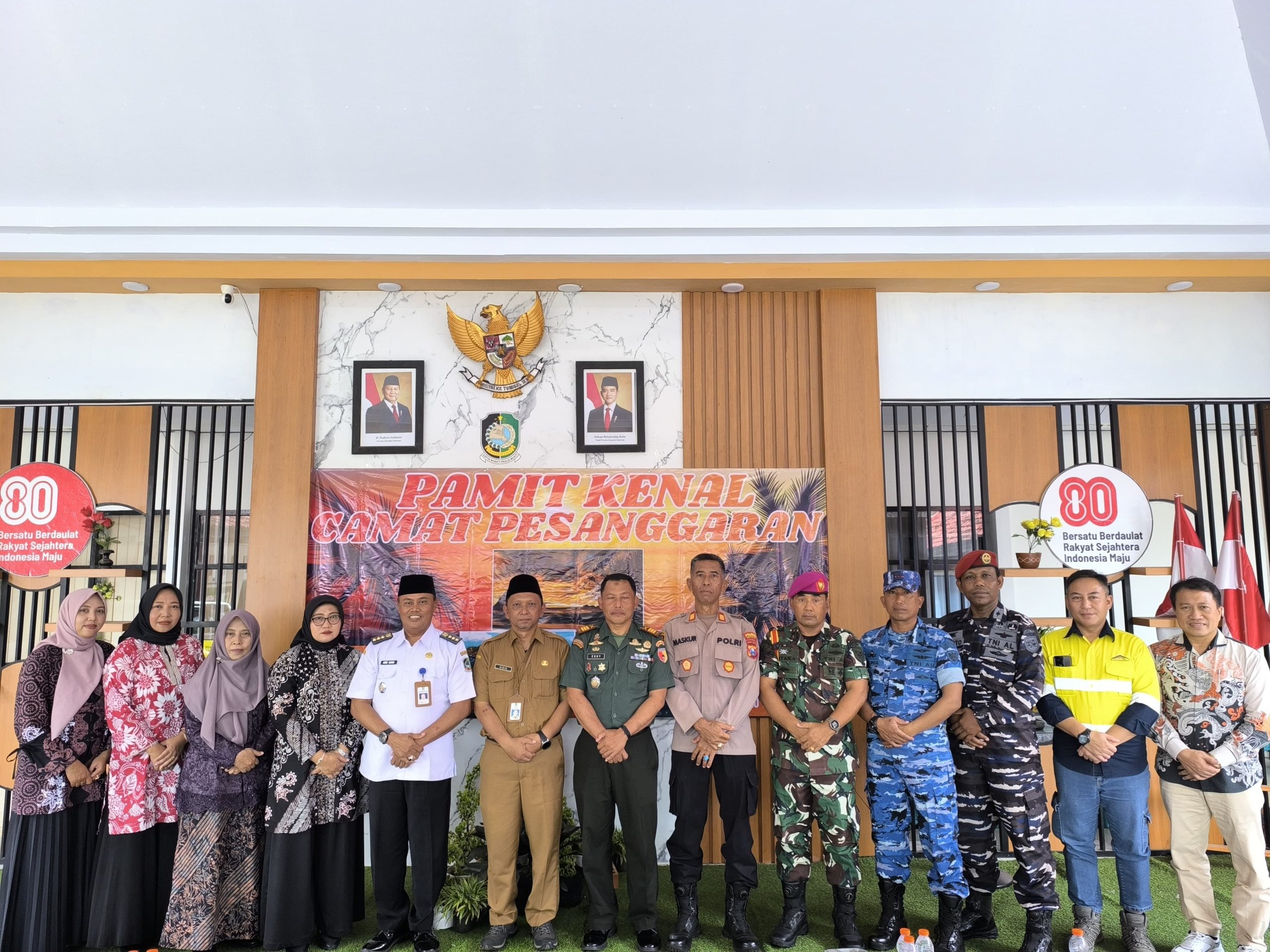 Danramil Kapten Arm Edy Tri Santoso 0825-11/ Hadiri Acara Pamit Kenal Camat Pesanggaran
