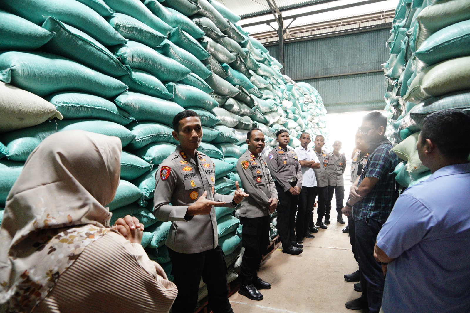 Kapolres Ponorogo Pastikan Keamanan dan Ketersediaan Pangan di Gudang Bulog Cukup