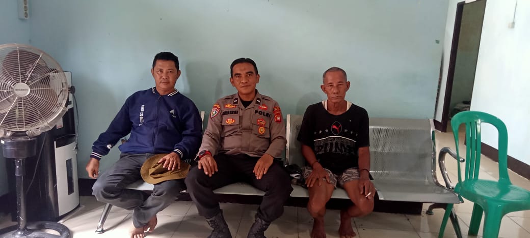 Hangat dan Penuh Kekeluargaan, Kanit Binmas Polsek Sebangki Silaturahmi ke Rumah Warga