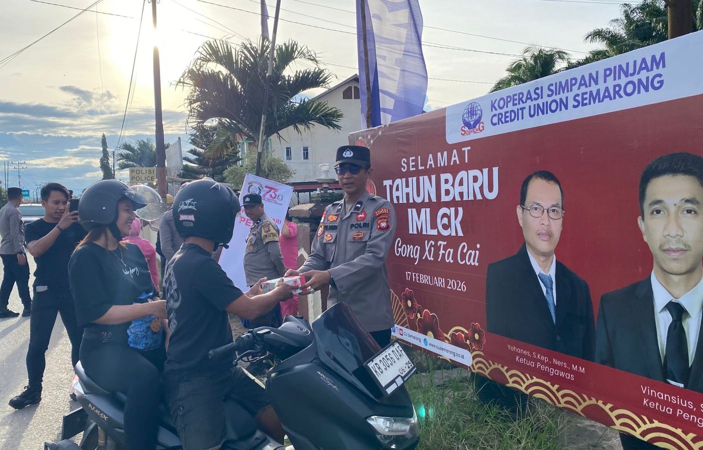 Ramadhan Penuh Kepedulian, Polsek Tayan Hulu Dekatkan Diri ke Masyarakat