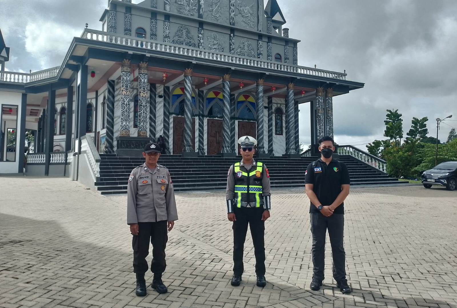 Polri Hadir untuk Toleransi, Ibadah Minggu di Sanggau Berlangsung Aman