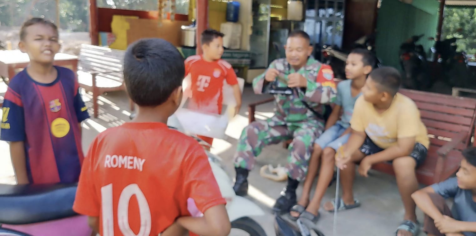 Libur Ramadhan dengan Keceriaan, Babinsa Keuneukai Ajak Anak-Anak Tetap Semangat Berpuasa dan Mengaji