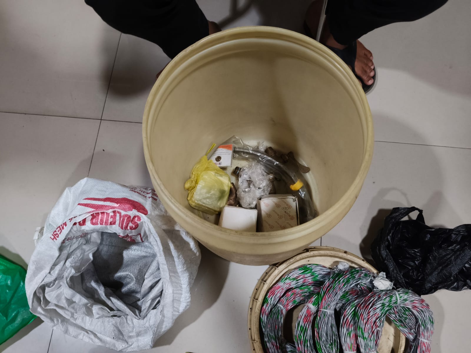 Polres Malang Ungkap Produksi Petasan Ilegal 3 Kg Bubuk Mercon Disita*