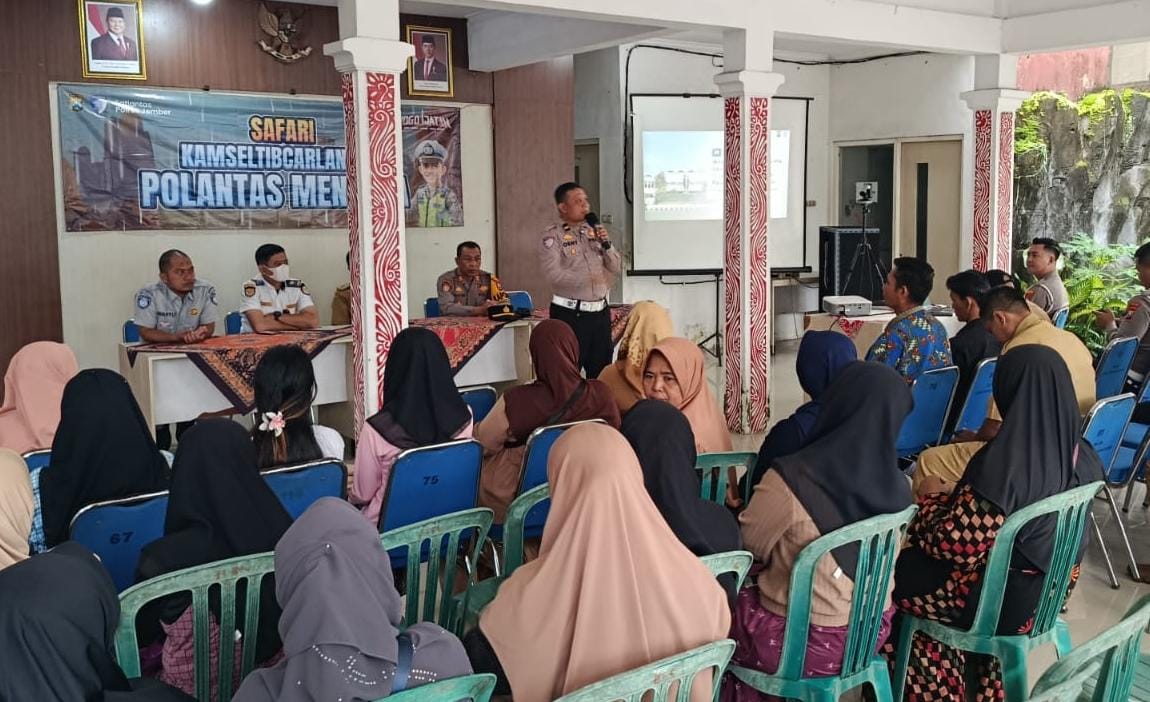 Polantas Menyapa : Polres Jember Gelar Safari Kamseltibcar Lantas Sosialisasikan Jalur Blackspot*