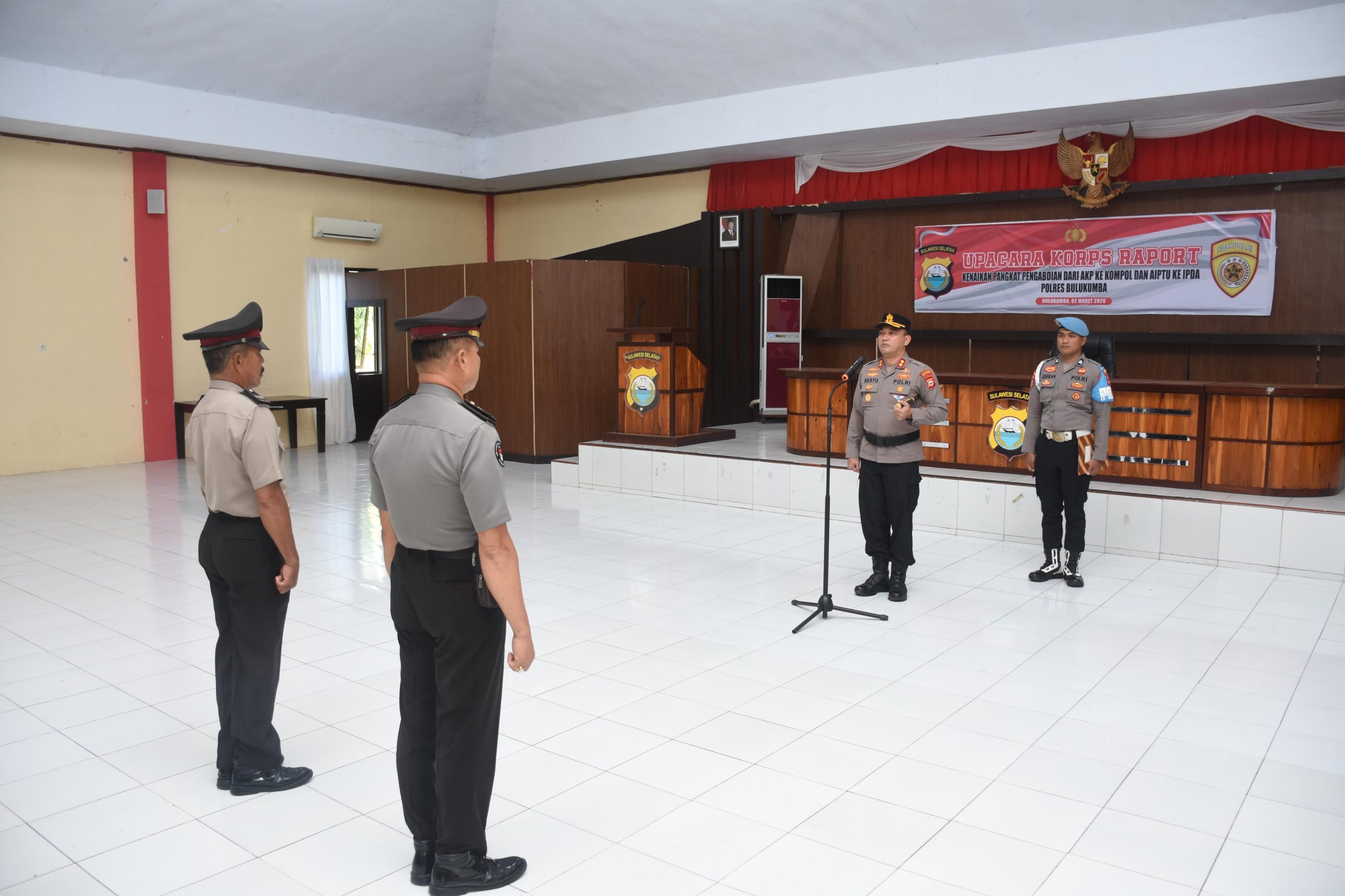 Dua porsenl Polres Bulukumba dapat Penghargaan atas Dedekasi dan Loyalitas Terima Kenaikan Pangkat