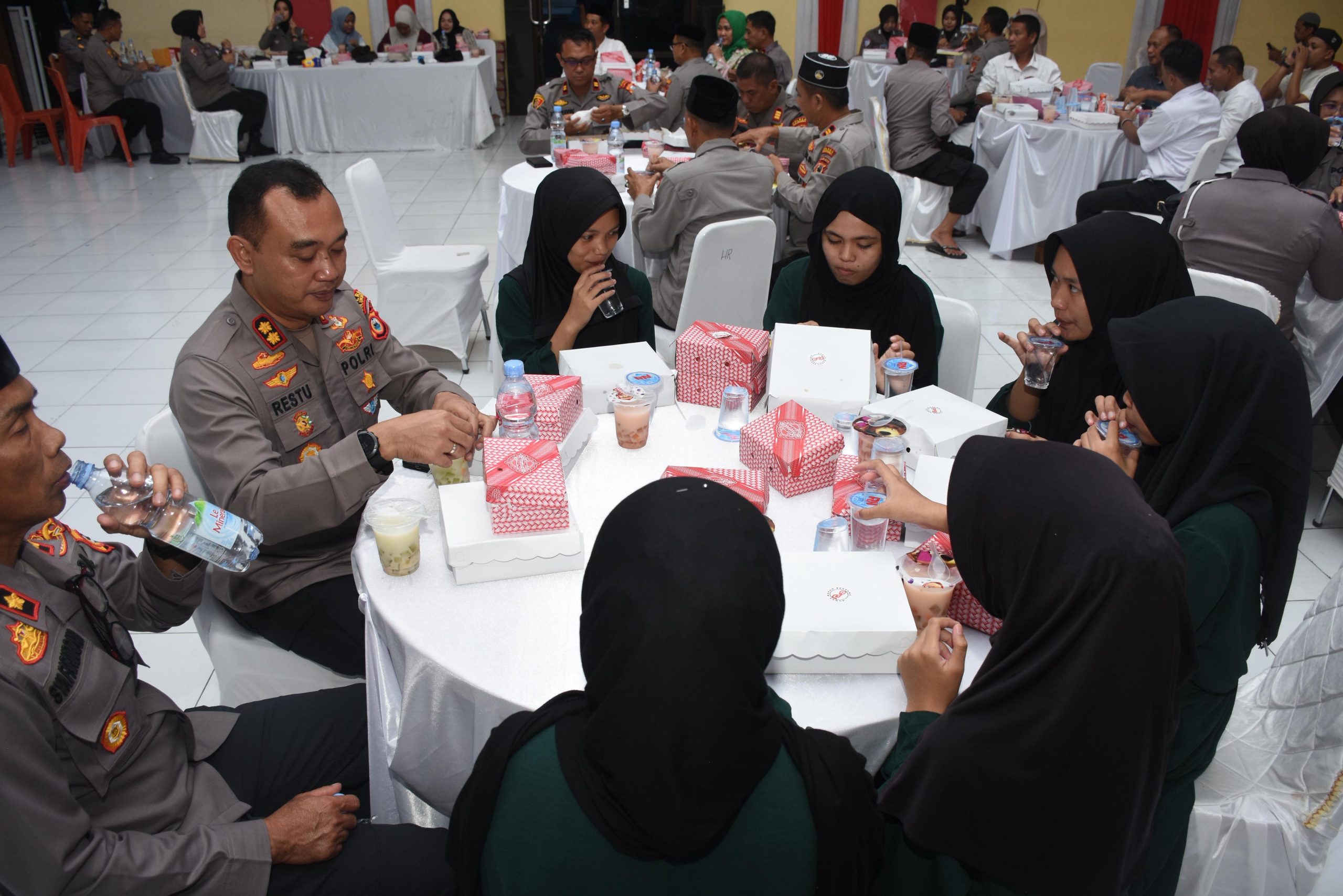 Gelar Buka Bersama Polres Bulukumba dengan Anak Panti Asuhan Darul Itiha