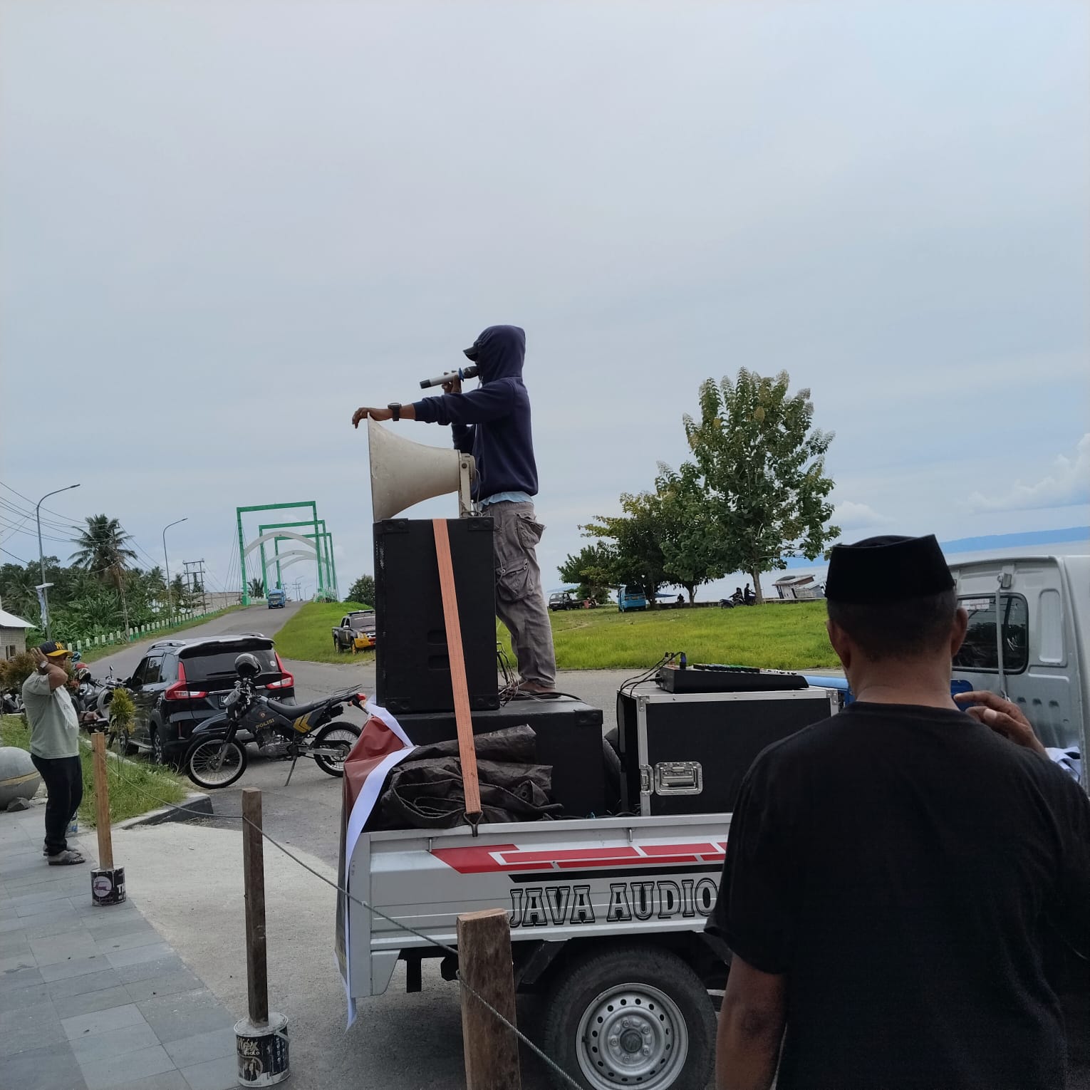 perampasan hak masyarakat kecil atas lahan yang telah lama dikelola oleh pemiliknya.di abaikan PT TBP dan Harita Nickel
