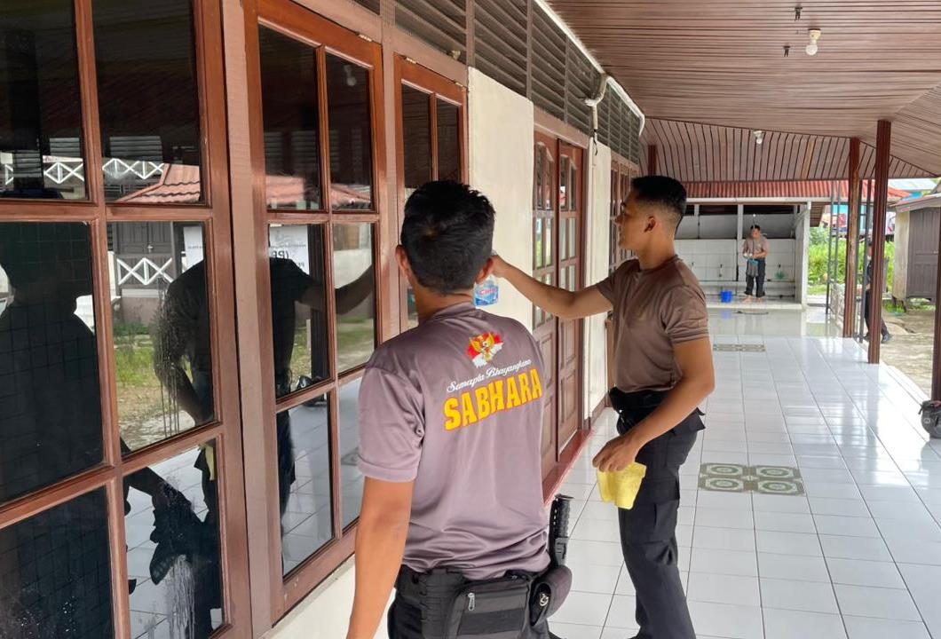 Semangat HUT Korps Sabhara ke-74, Sat Samapta Polres Sanggau Gelar Bakti Sosial dan Berbagi Takjil di Masjid Al Hikmah