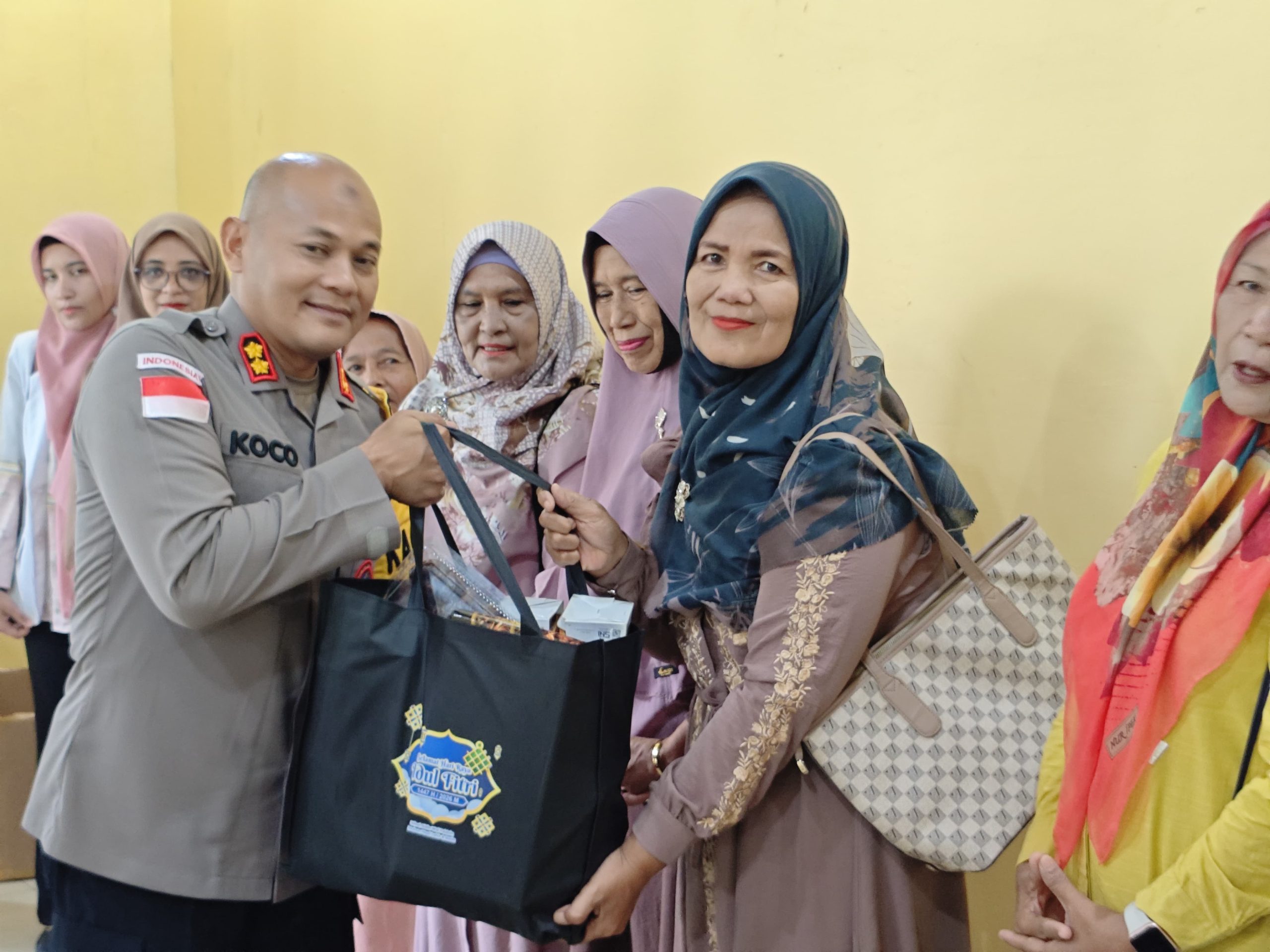 Jelang Idulfitri 1447 H : Kapolres Sabang Bagikan Paket Lebaran untuk Purnawirawan, Warakauri, dan Anggota PWI