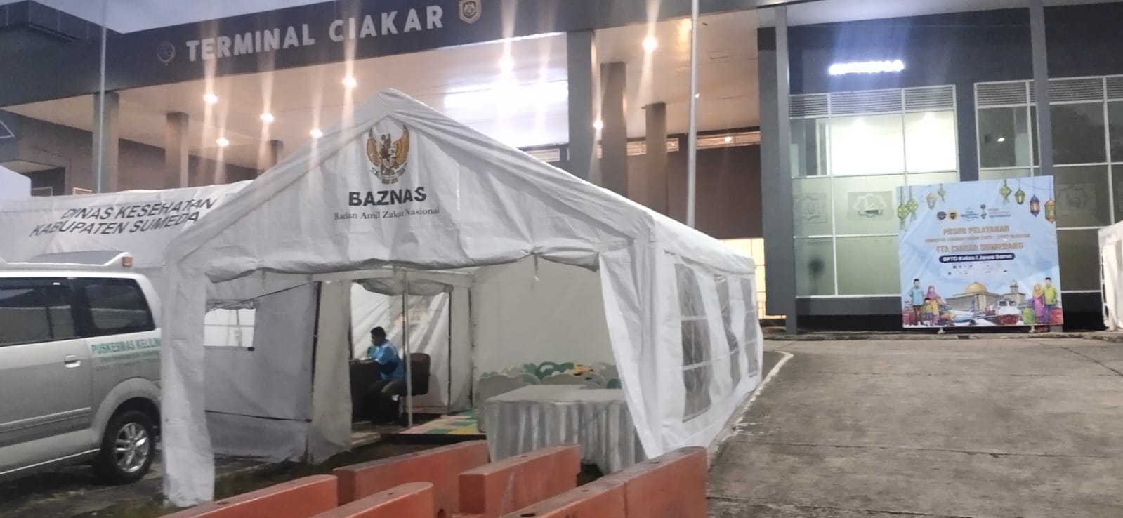 Perkuat Posko Ketupat 2026, BAZNAS Sumedang Berkolaborasi dengan Polres dan Dishub di Terminal Ciakar.