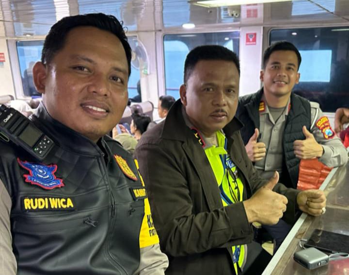 Wakasatlantas Polresta Banyuwangi Dampingi Kakorlantas Polri Tinjau Arus Mudik di ASDP Ketapang dalam Operasi Ketupat Semeru 2026