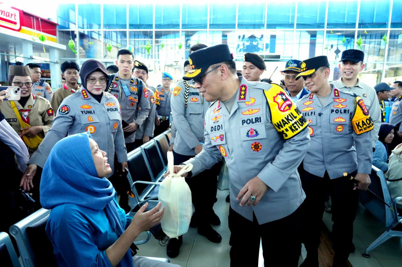 Wakapolri Tinjau Arus Mudik Via Udara, Pastikan Penyeberangan Merak–Bakauheni Terkendali*