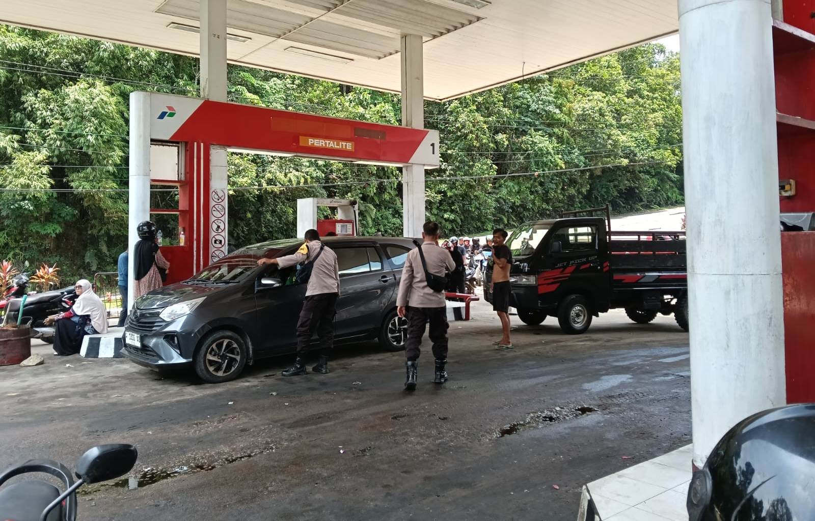 Jamin Keamanan Warga, Polsek Mukok Intensifkan Patroli di SPBU Semuntai