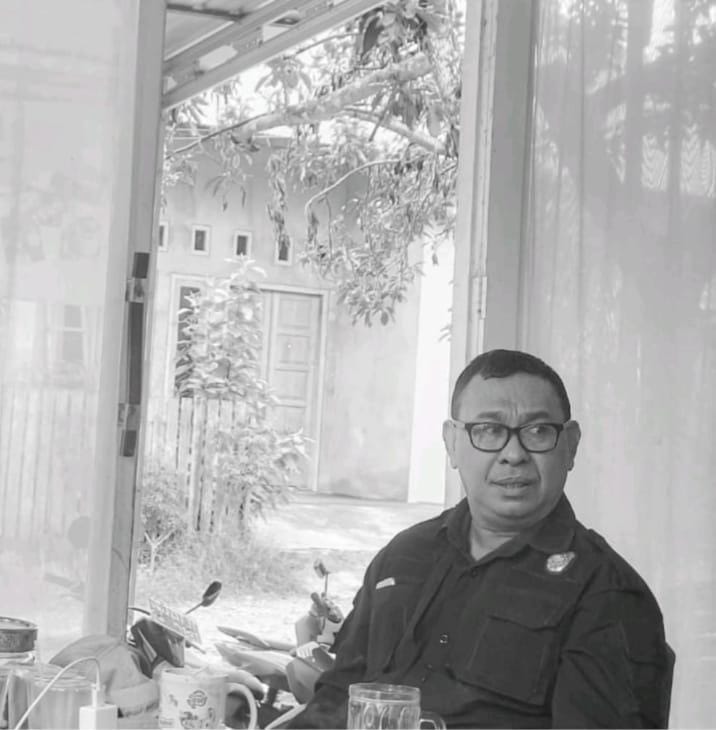masyarakat menilai pengawasan terhadap peredaran minuman keras di cafe dianggap lemah,yang di pimpin  oleh, Rustam Salmon, sebagai kasat satpol PP Halsel