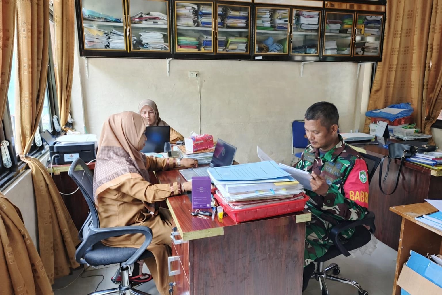 Babinsa Paya Seunara Aktif Perbarui Data Penduduk, Dukung Akurasi Administrasi Gampong