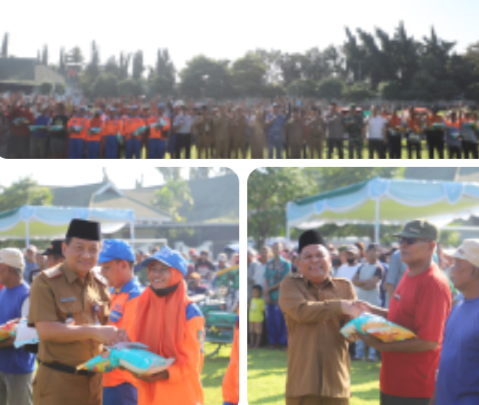 Ringankan Beban Masyarakat, Pemkab Jombang Salurkan 2.495 Bansos PPKS dan PSKS di Lapangan Pemkab Jombang