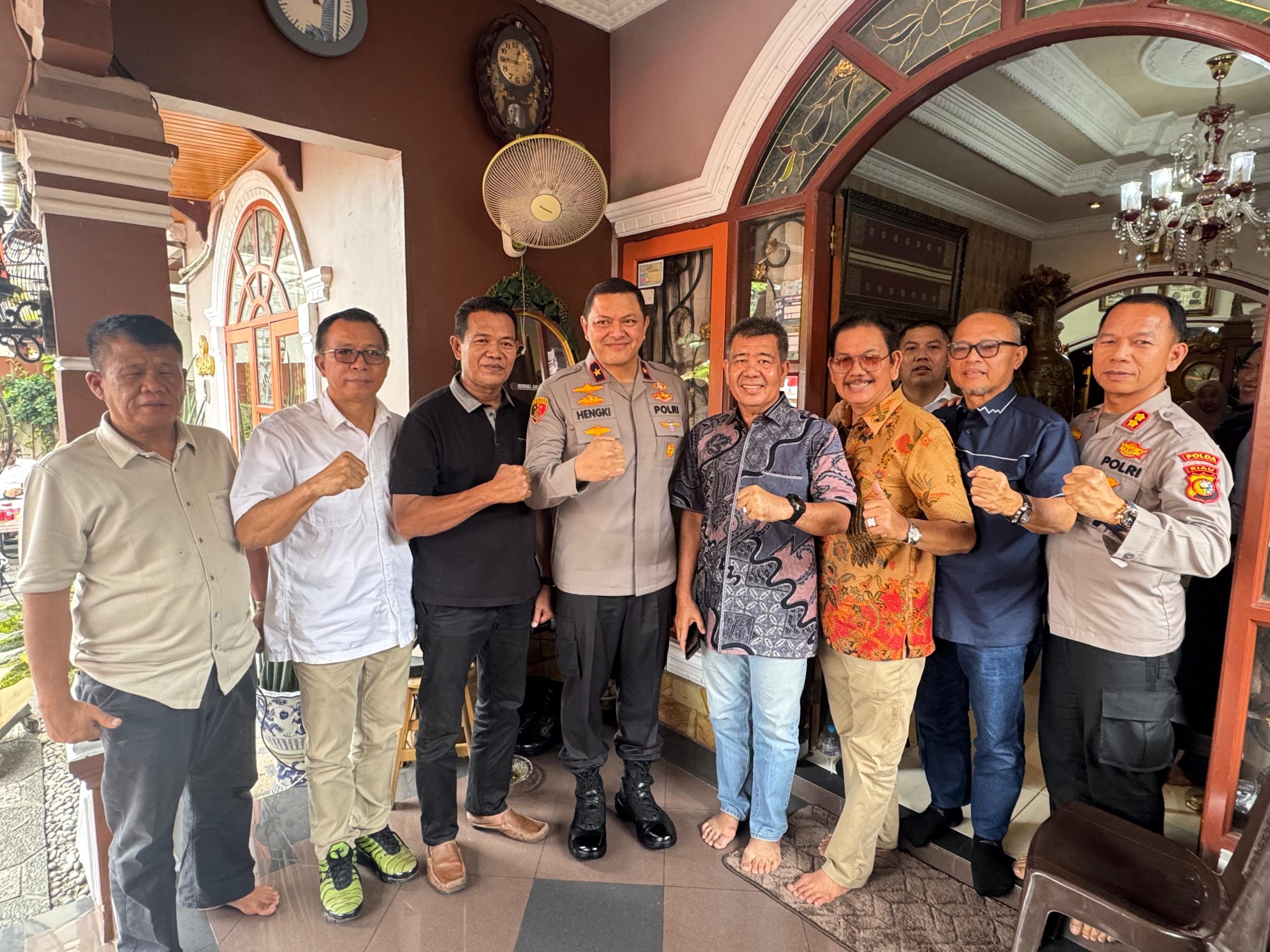 Silaturahmi Hangat Keluarga Besar Sumatera Selatan, Brigjen Pol Hengky dan AKBP Robert Hadiri Pertemuan Penuh Harmoni di Pekanbaru