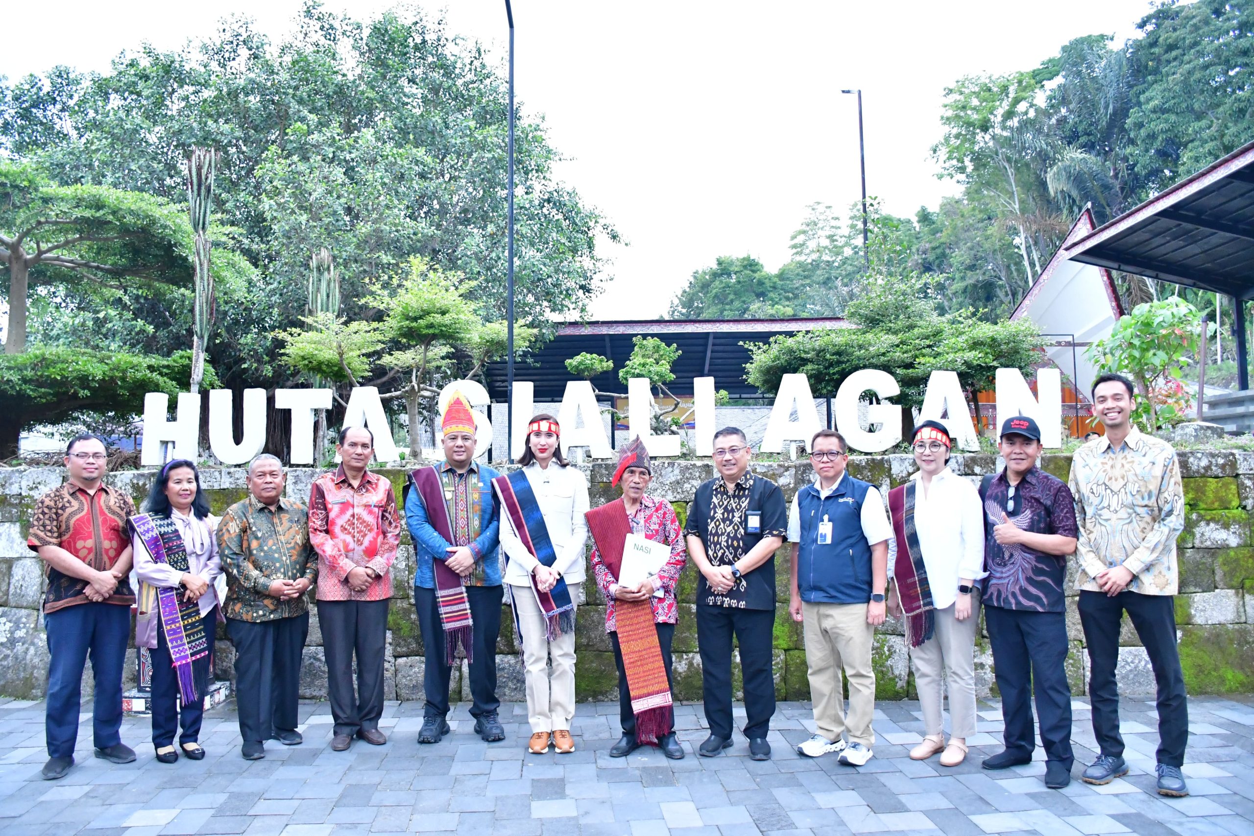Menteri Pariwisata RI Kunjungi Samosir, Vandiko Serahkan Proposal, Minta Dukungan Pusat