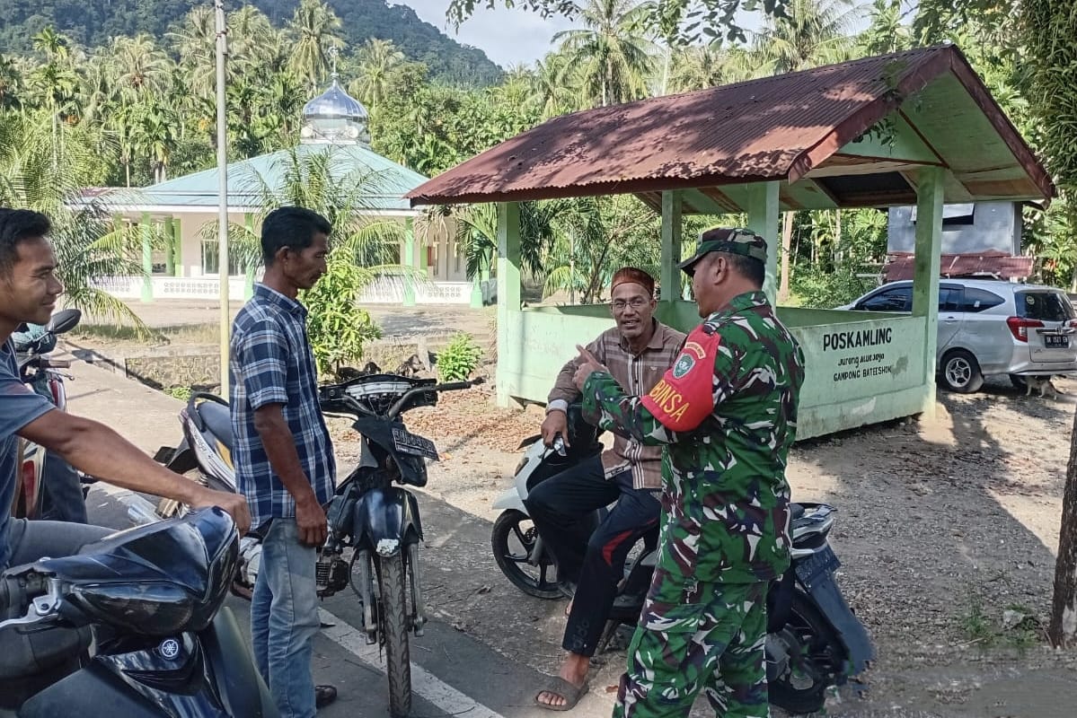 Babinsa Batee Shoek Aktif Jalin Komsos, Warga: Kehadiran TNI Bikin Lingkungan Lebih Aman