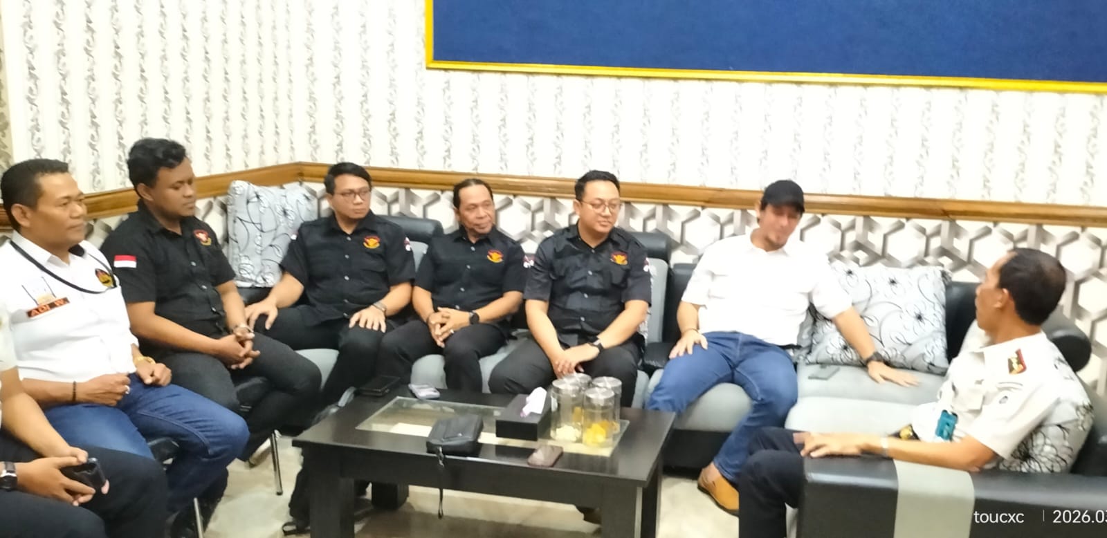 Teror Pembakaran Mobil Kades Viral di Medsos, Gelombang Dukungan Publik Menguat*