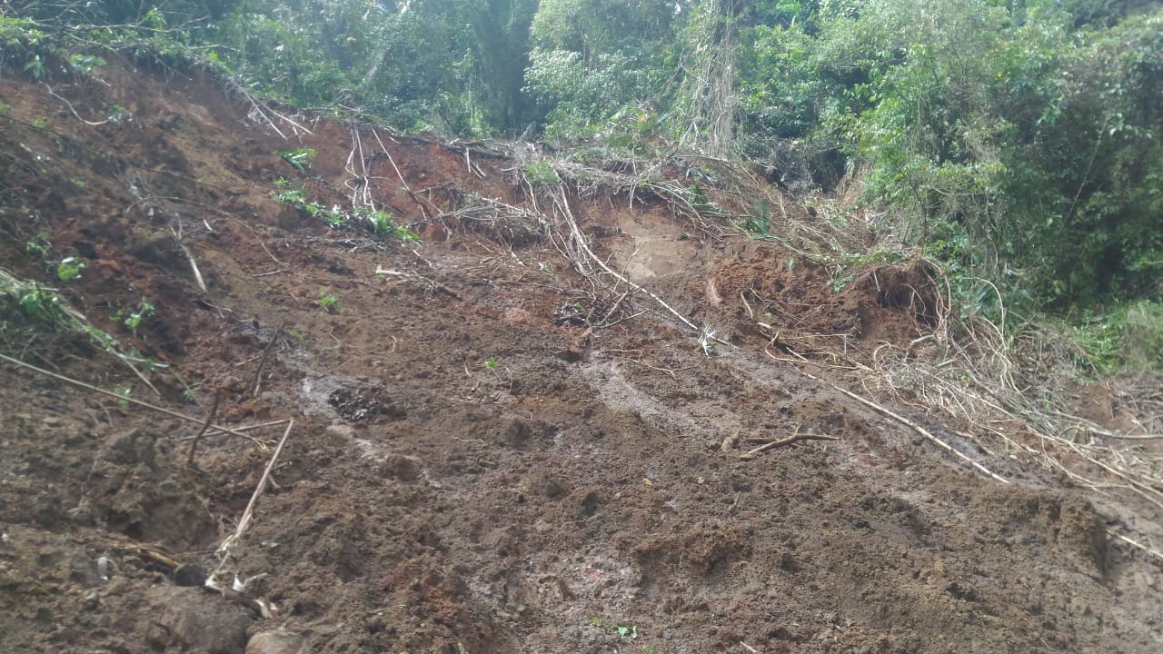 300 Meter Ketinggian Longsoran Tanah Menimbun Saluran Irigasi Sangiang Sri Dusun Nangorak Desa Margamekar.