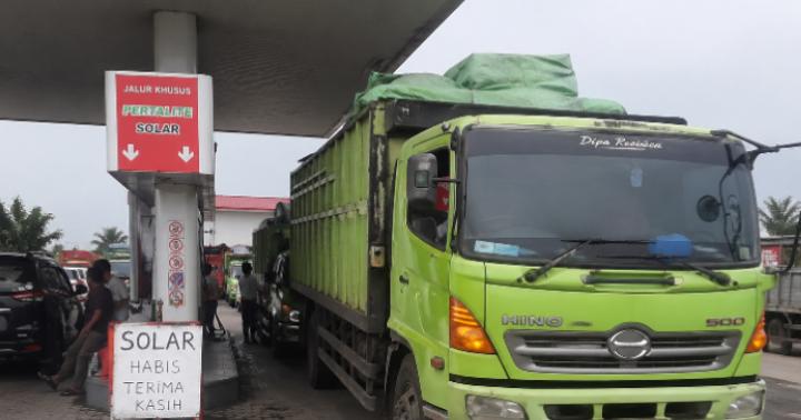 Solar Langka di Jalur Pantura, Truk Mogok Berjejer: Ada Apa di Balik Krisis BBM Ini?