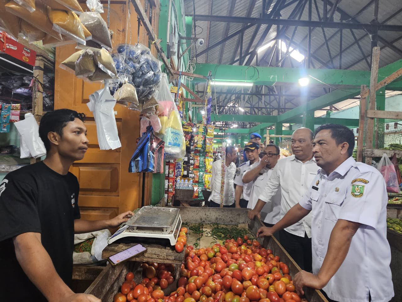 Sidak Pasar Sabang: Pemko Pastikan Stok Pangan Aman.
