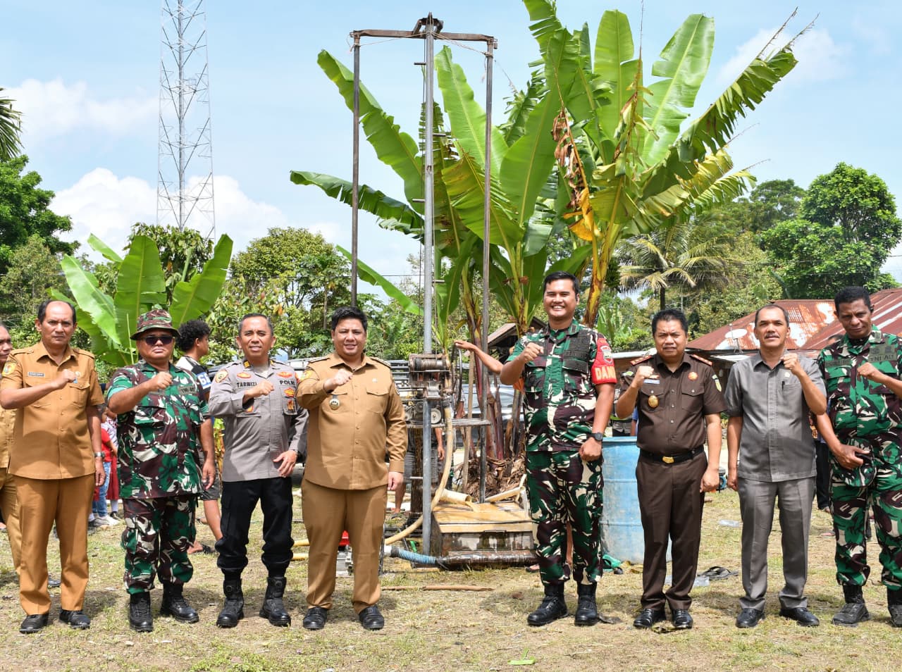 Sinergitas dengan TNI, Bupati Samosir Bersama Dandim 0210/TU Launching 30 Sumur Bor Bantuan KASAD.