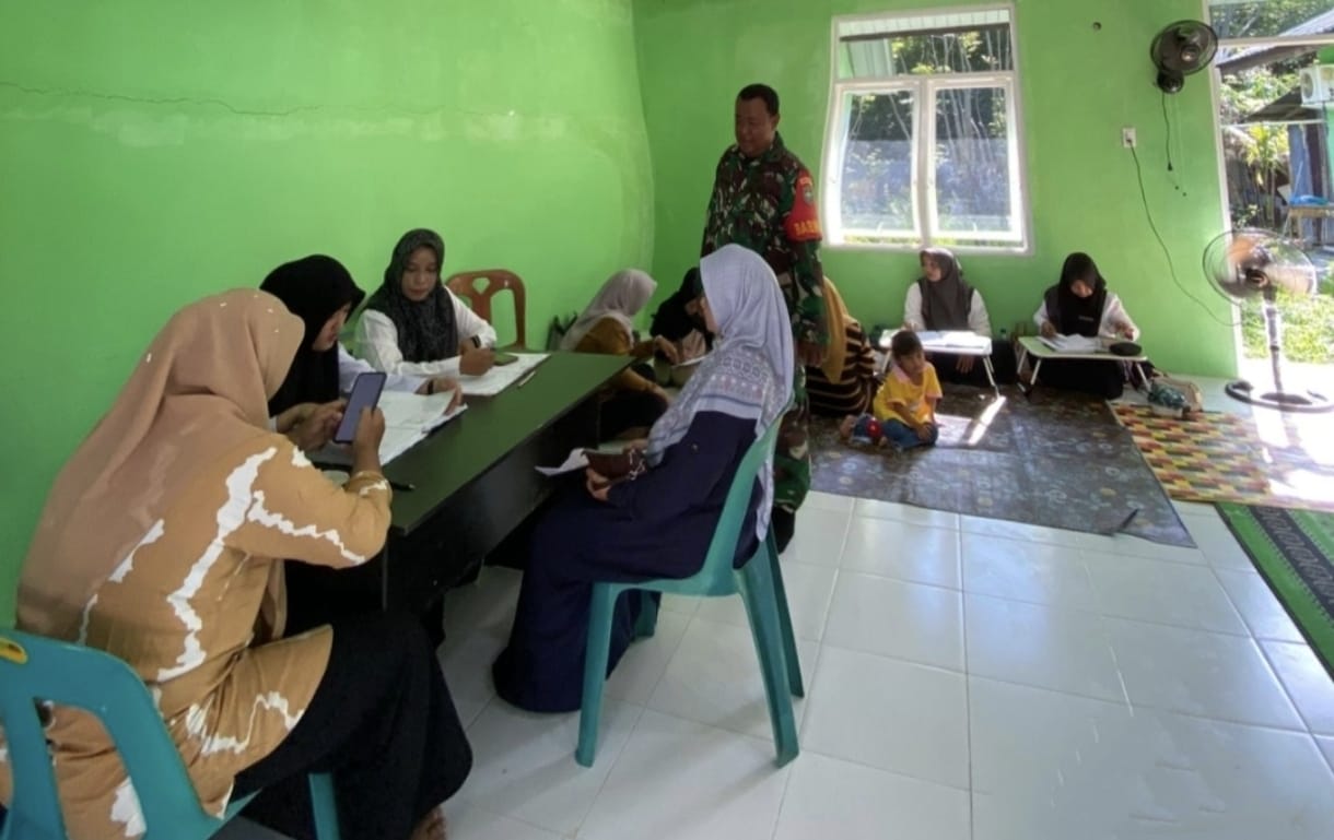 Babinsa Ujong Kareung Bantu Lansia, Wujud Nyata Kepedulian di Bidang Kesehatan