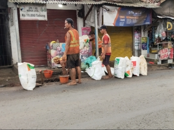 PDAM TJM Kabupaten Sukabumi Laksanakan Proyek Pemasangan Pipa di Jalan Perintis Kemerdekaan