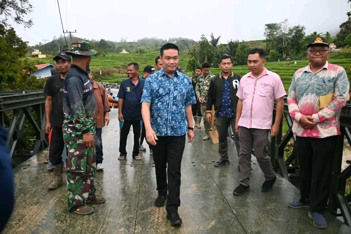 Bupati Humbang Hasundutan Tinjau Jembatan Bailey-Armco, Pastikan telah dapat dilalui kendaraan