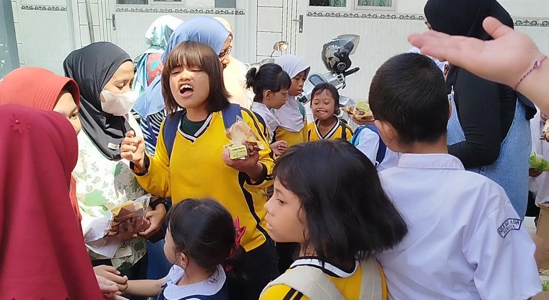 Peduli Anak Berkebutuhan Khusus, Squad Nusantara Jatim dan Dirpolairud Polda Jatim Gelar Bakti Sosial di SLB Bakti Asih Surabaya*