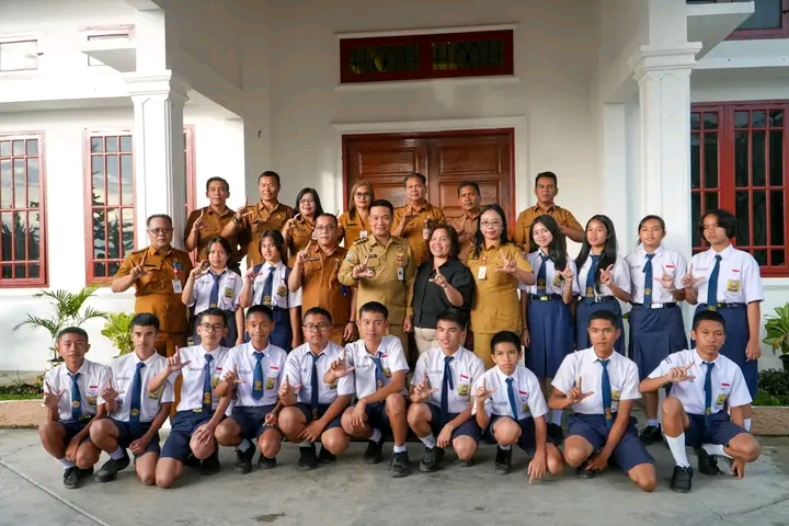 Bupati Humbahas Motivasi Siswa-Siswi Yang Masuk ke SMA Unggulan