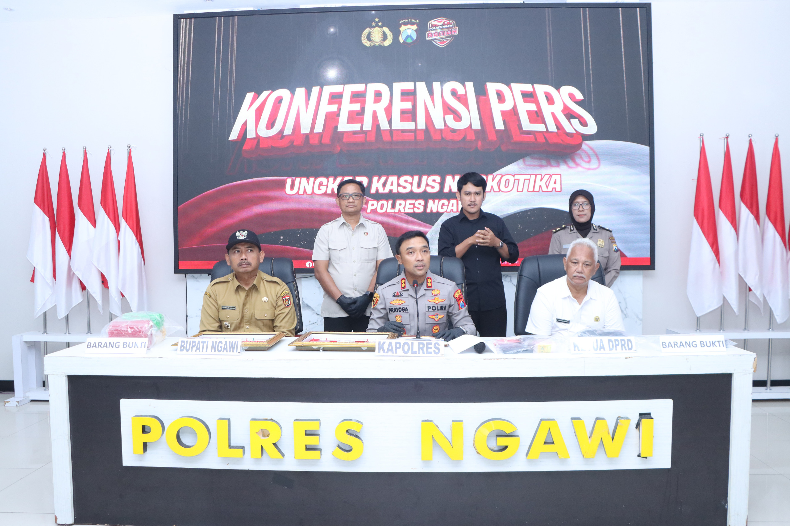 Polres Ngawi Amankan 2 Tersangka Pengedar Narkoba 223,842 gram Sabu Disita*