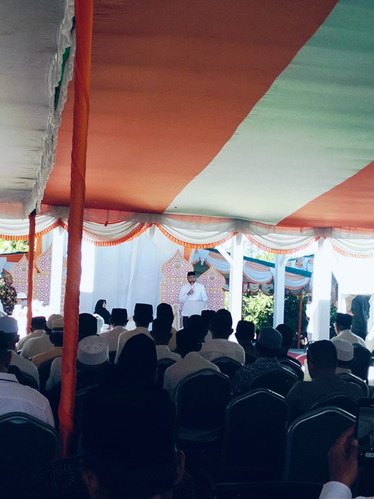 Bupati Bassam Kasuba bersama  Istri Rifa’at Gelar  Acara Tasyakuran Haji di desa papaloang ribuan masyarakat mendoakan