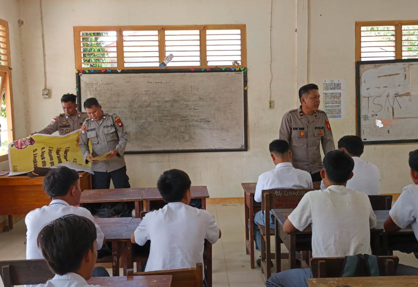 Cegah Kecelakaan Sejak Dini, Polsek Batang Tarang Berikan Edukasi kepada Pelajar