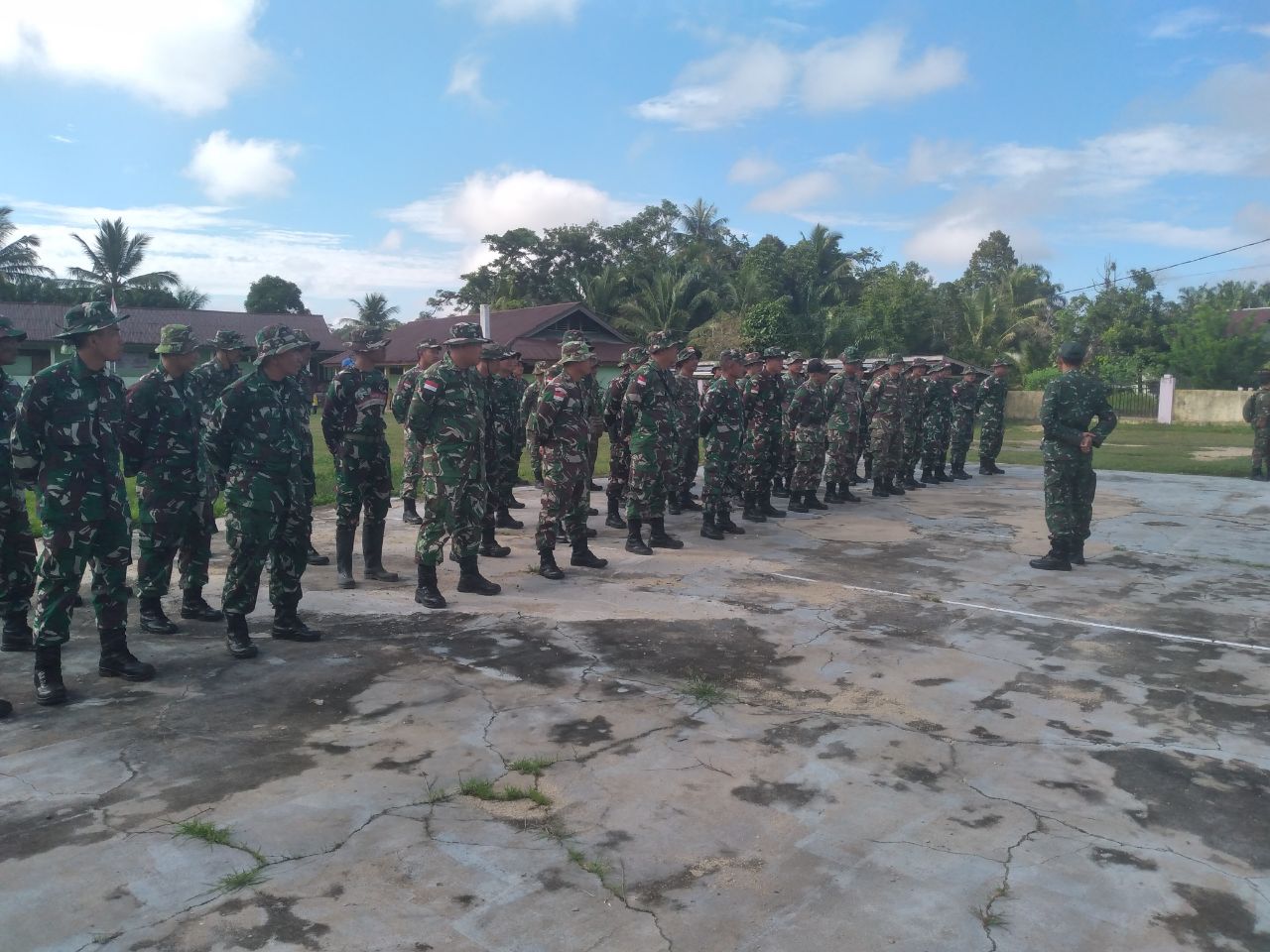 Kodim 1204/Sanggau Gelar Apel Pagi di SDN 2 Dusun Tanjung Pinang Jelang Penutupan TMMD Ke-128