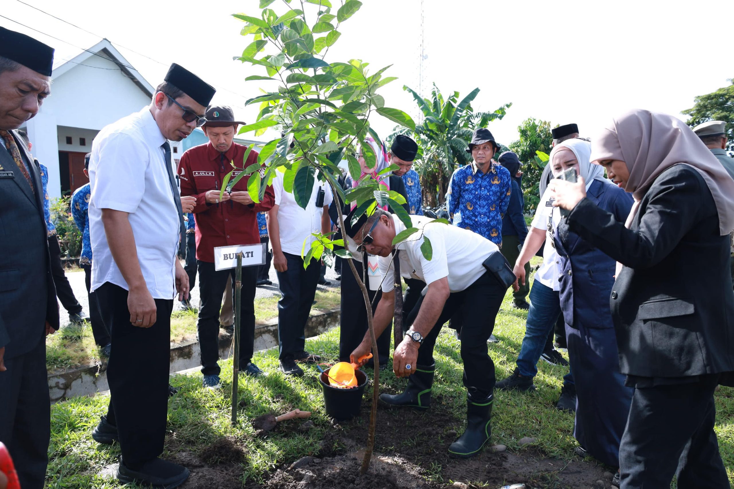 Tanam Pohon Warnai Peringatan Harkitnas ke-118 di Bulukumba*