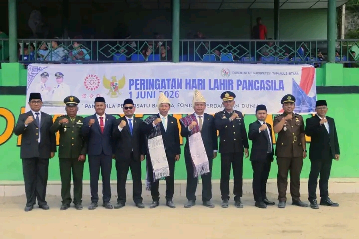 ‎Aksi Nyata Semangat Pancasila: Pemkab Taput Apresiasi Paskibraka 2025 & Dukung 15 Pelajar Menuju Sekolah Unggulan! 