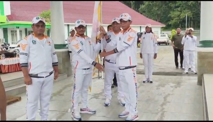 Wabup dan Sekda Halsel Lepas Kontingen Halsel ke Provinsi Maluku Utara