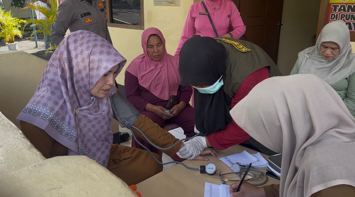 Bakti Kesehatan Klinik Polres Sabang Sambut HUT Bhayangkara ke-80.