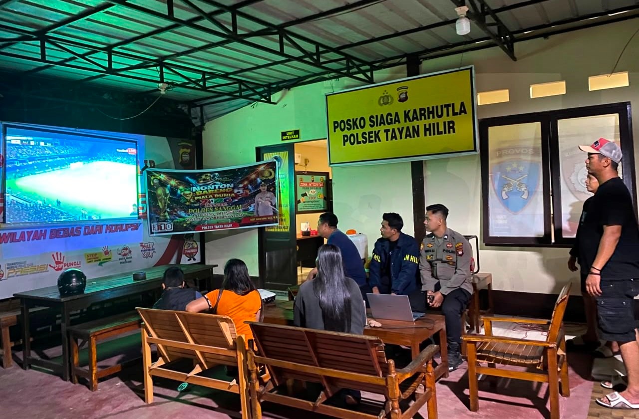 Polsek Tayan Hilir Gelar Nobar Piala Dunia 2026, Bangun Kedekatan dengan Warga