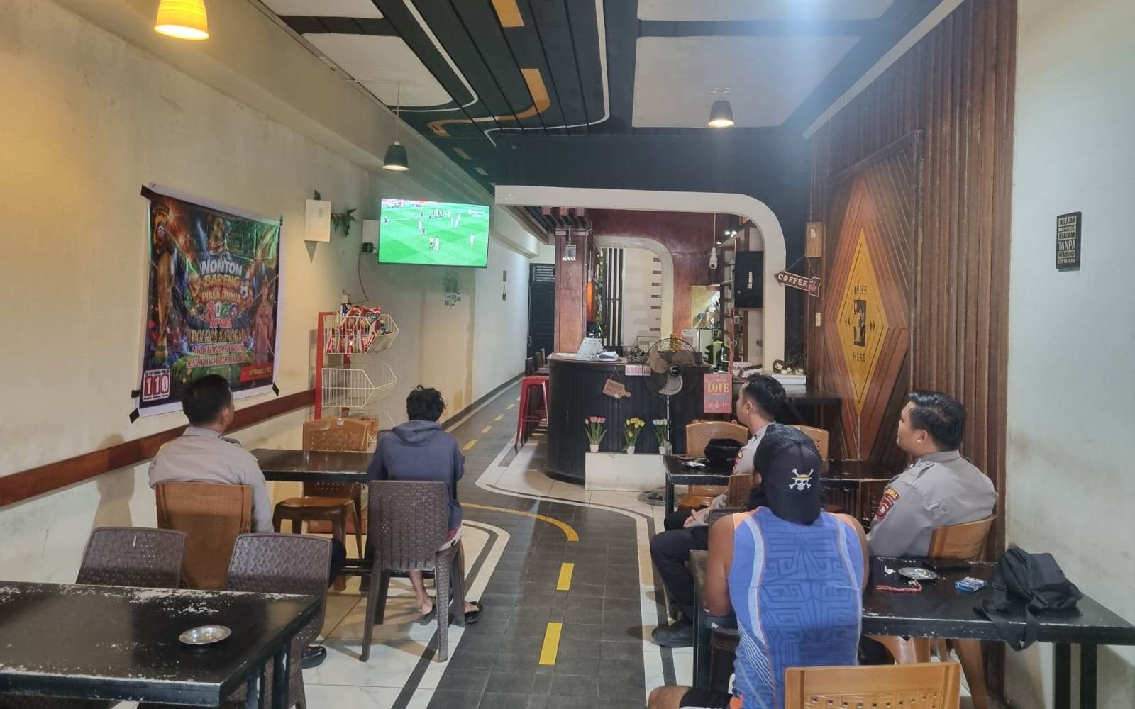 Nobar Piala Dunia 2026 di Sekayam, Polsek Sekayam Perkuat Kederkatan dengan Masyarakat Lewat Momen Olahraga Dunia