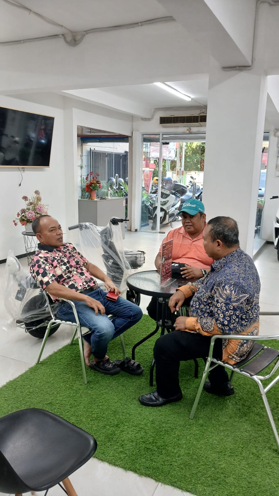 Silaturahmi di Kantor DPP APINDO Sulsel, Bahas Kegiatan & Potensi Motor Listrik