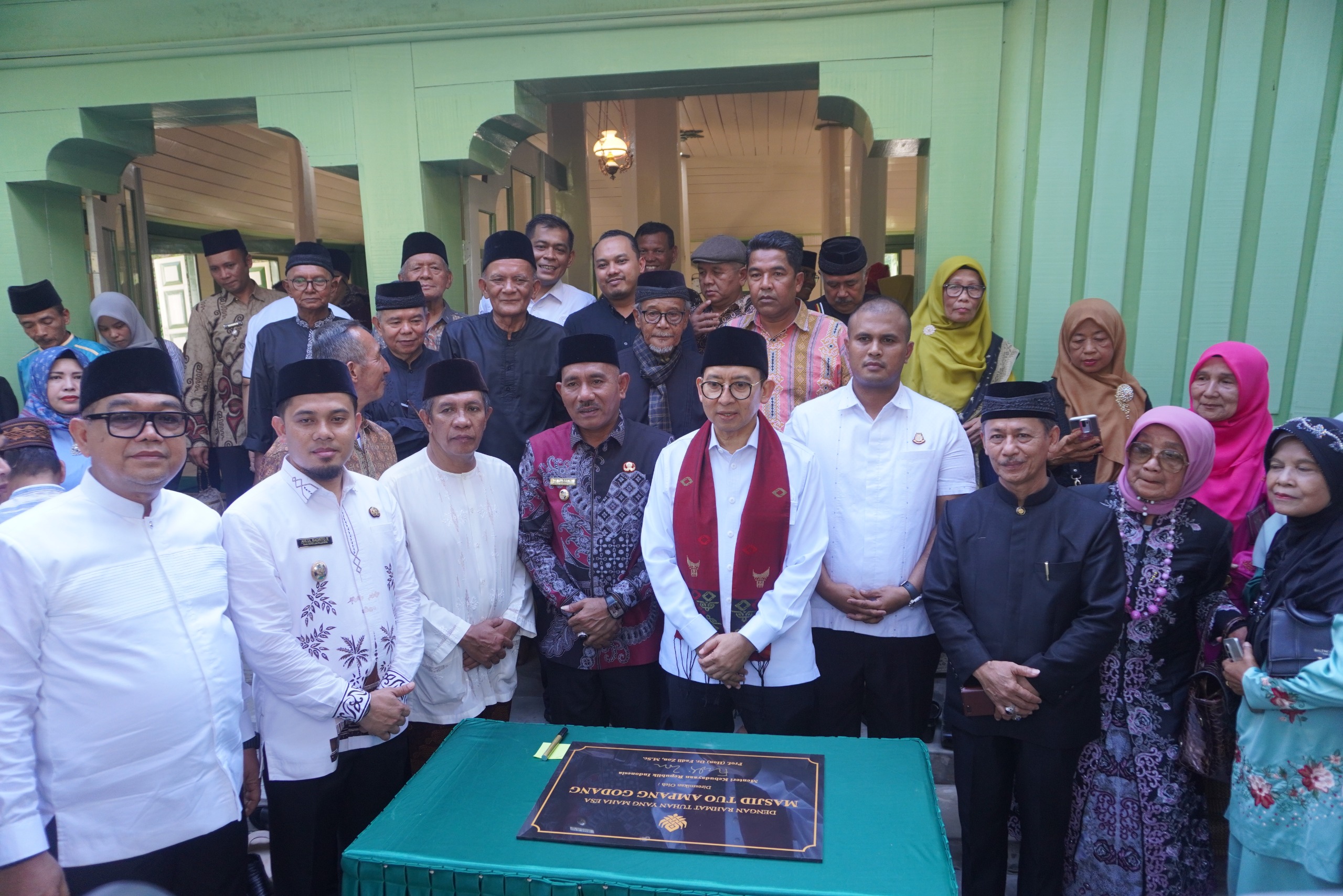 Resmikan Pemugaran Masjid Tuo Ampang Gadang, Menteri Fadli Zon Janji Lanjutkan Perbaikan Menara   
